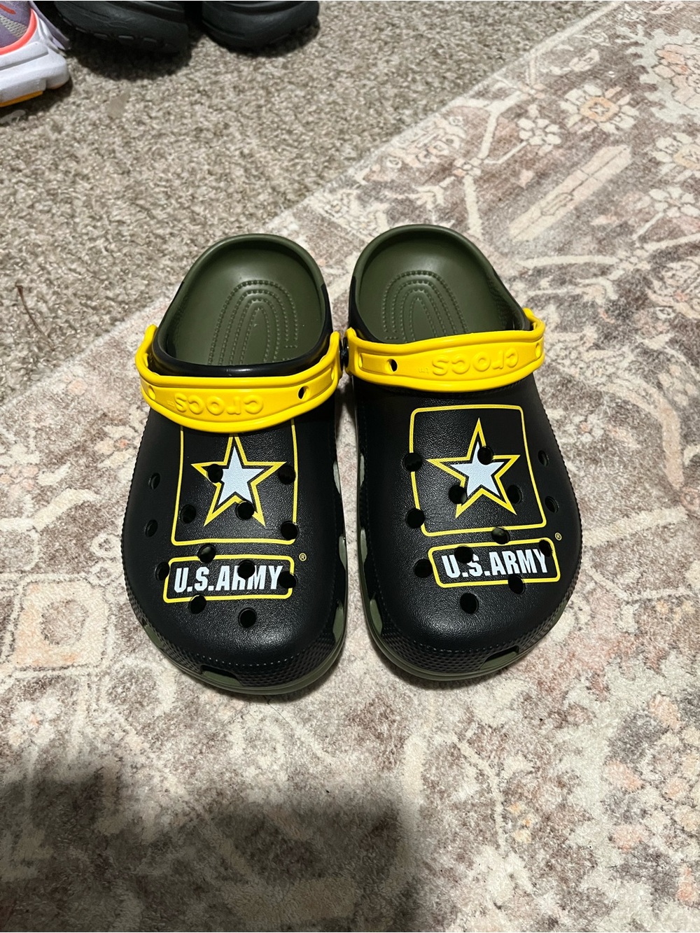 U.S. Army Logo Clog Sandals - Black & Yellow